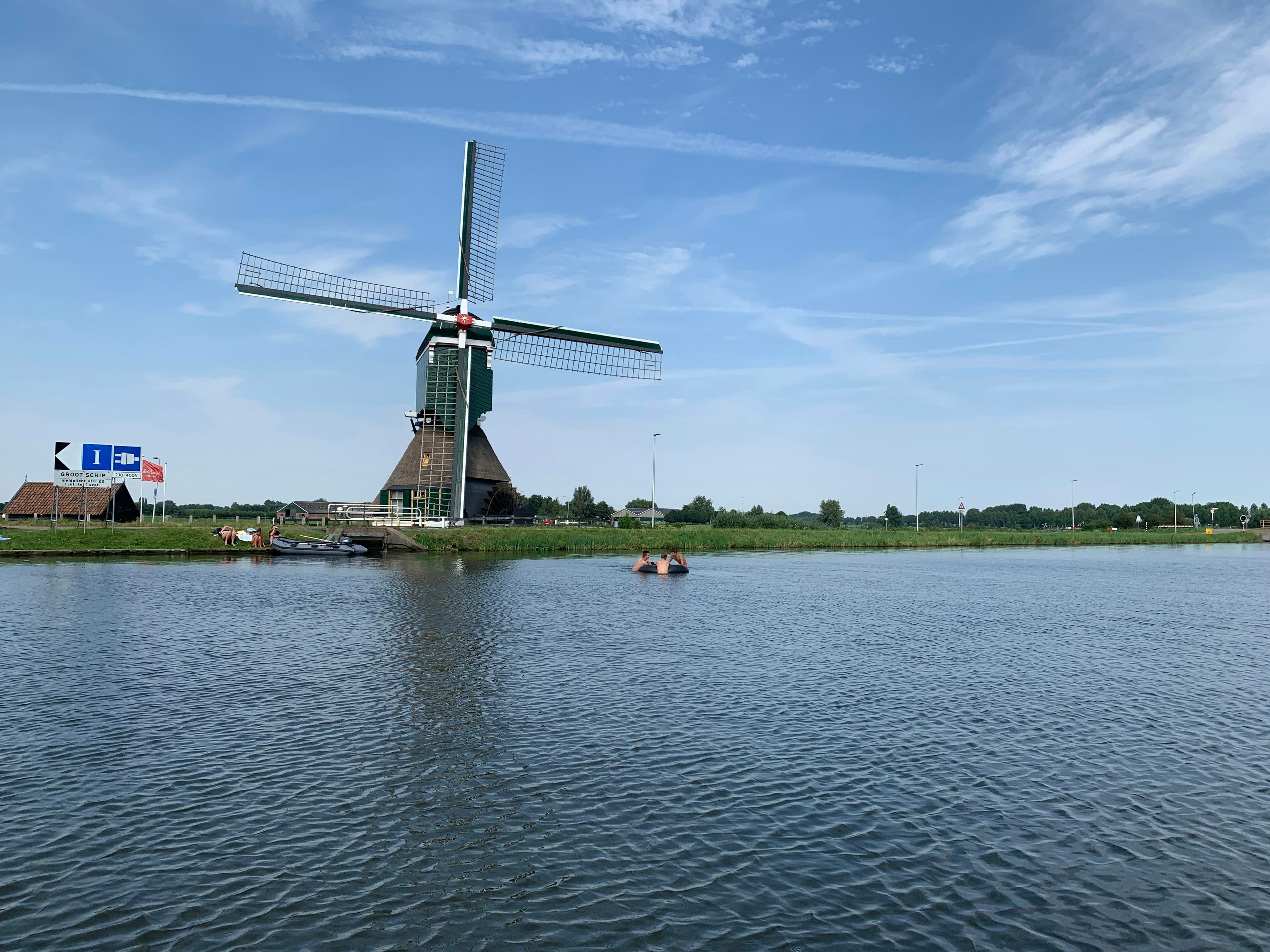 Scenic Lakeside Relaxation and Dog-Friendly Trails at Paterswoldsemeer near Groningen