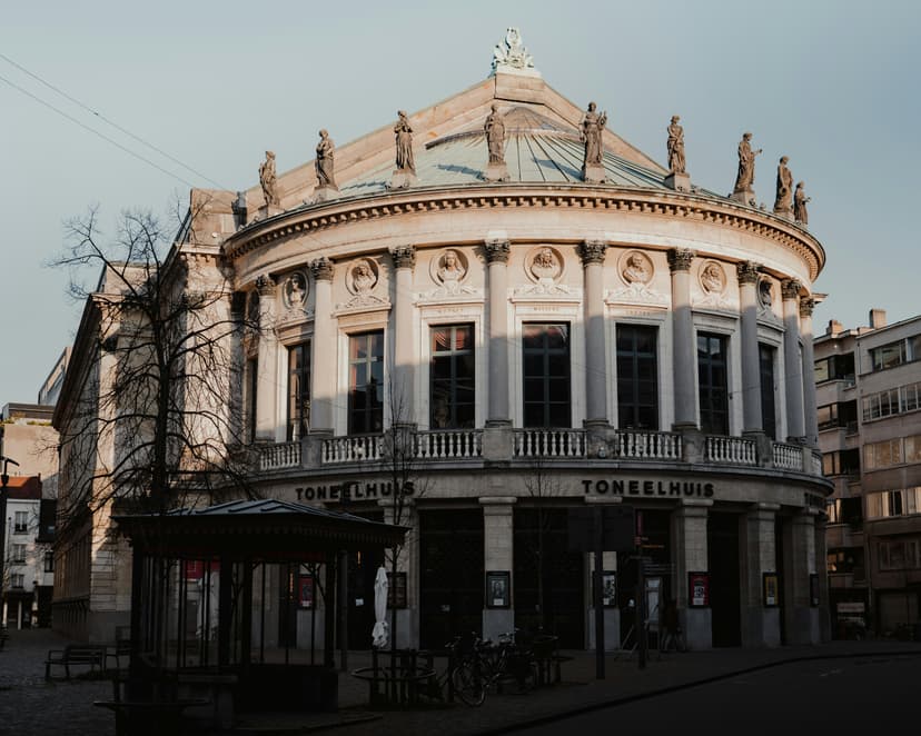 Explore the Historic Roman Amphitheater and Experience Vibrant Festivals in Vienne, France