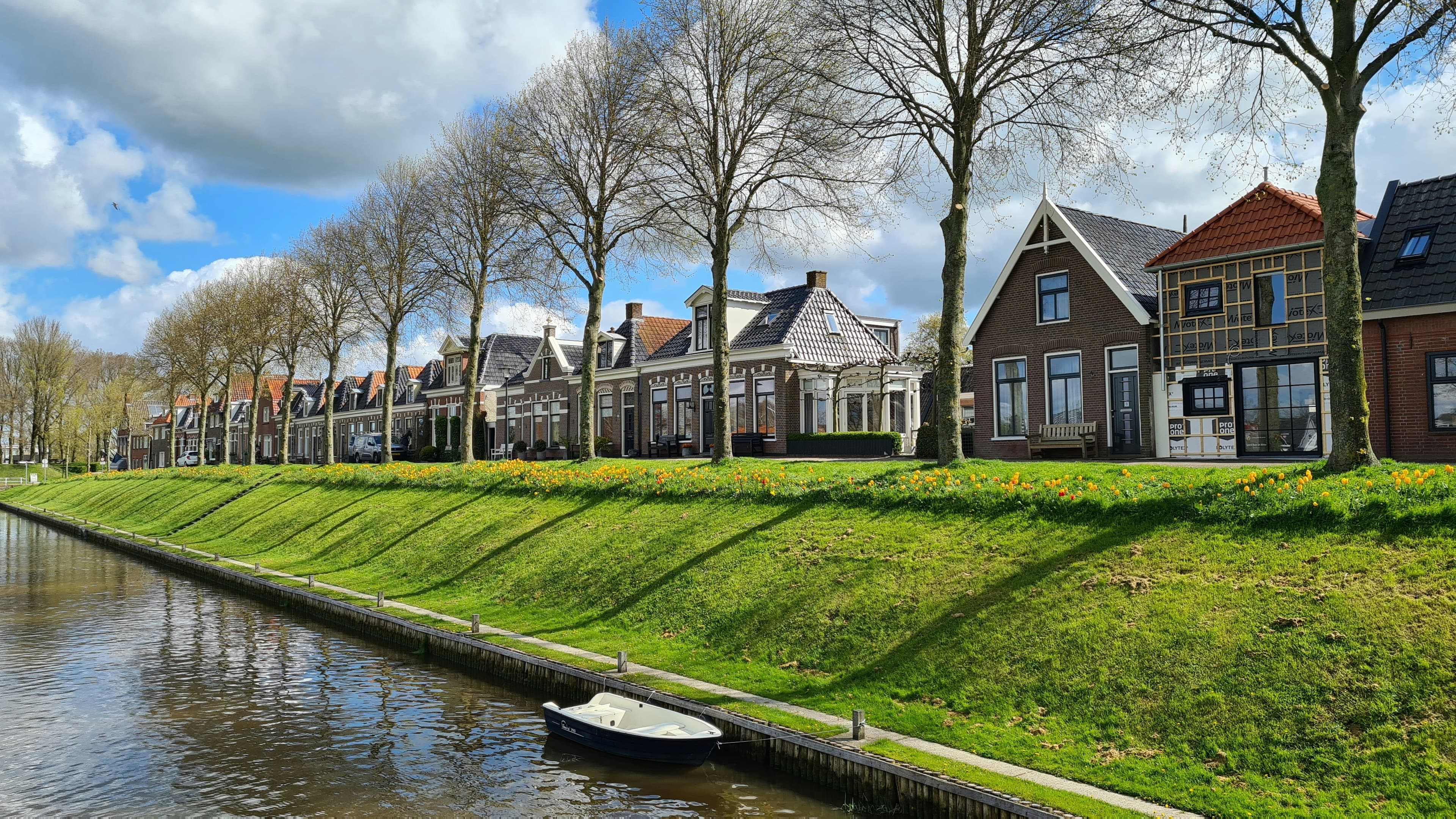 Charming Coastal Walks and Authentic Dutch Fishing Village Experience in Volendam