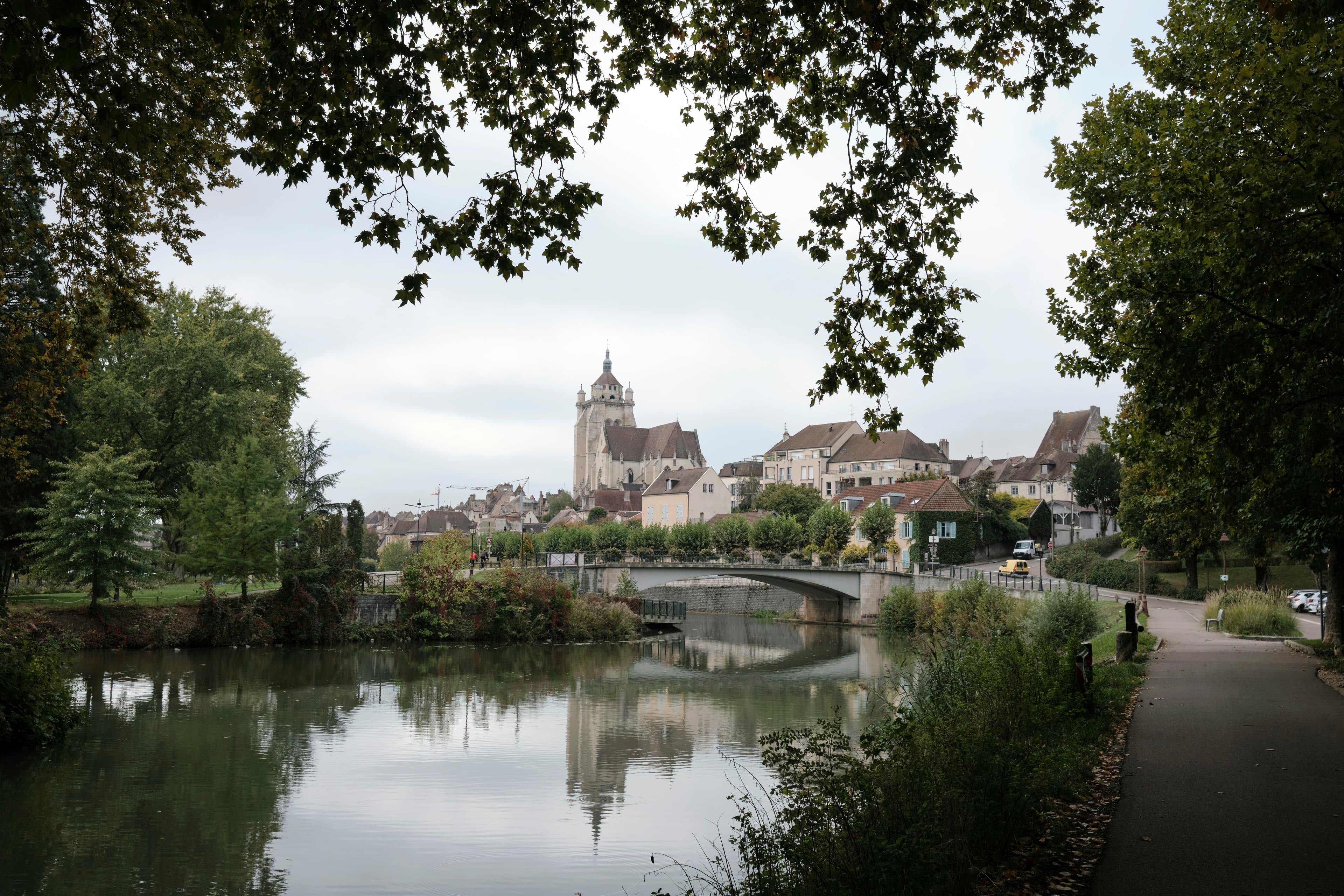 Saône Riverside Parks and Walks, Mâcon, Bourgogne-Franche-Comté, France